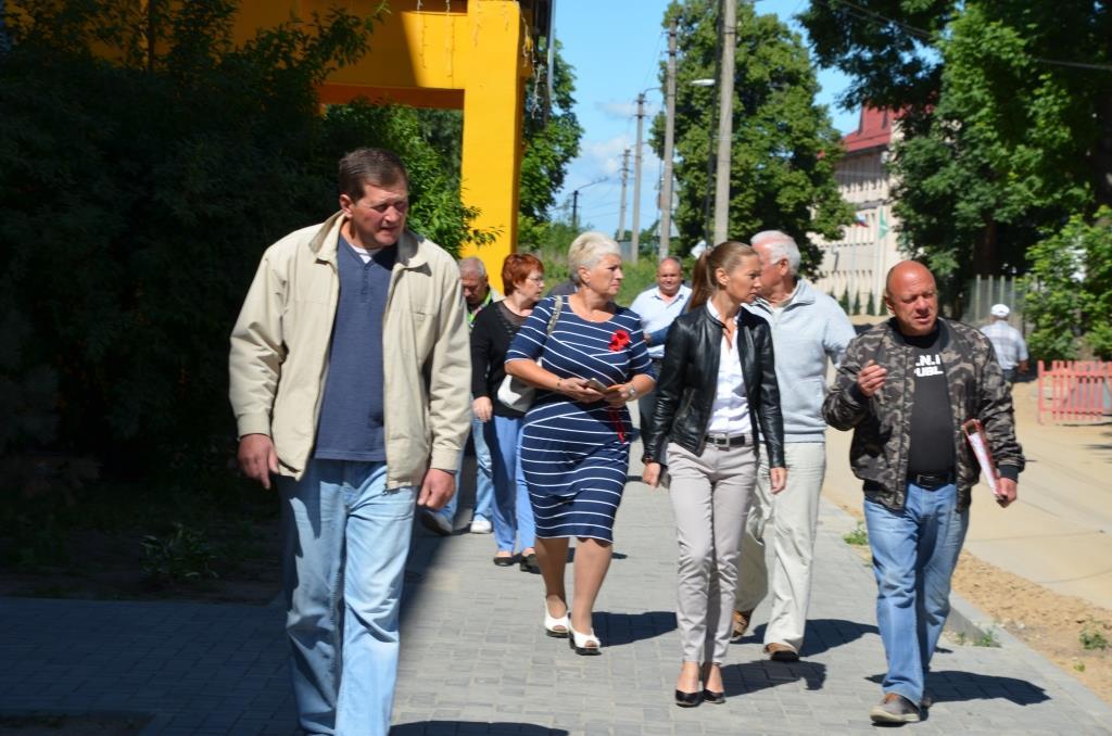 Депутаты осмотрели ход работ по улице Каштановая