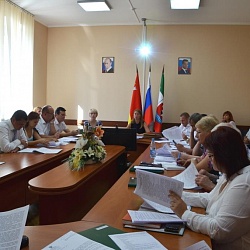 Заседание окружного Совета началось с вопроса о ходе реализации проекта реконструкции исторической части  набережной реки Неман в Советске